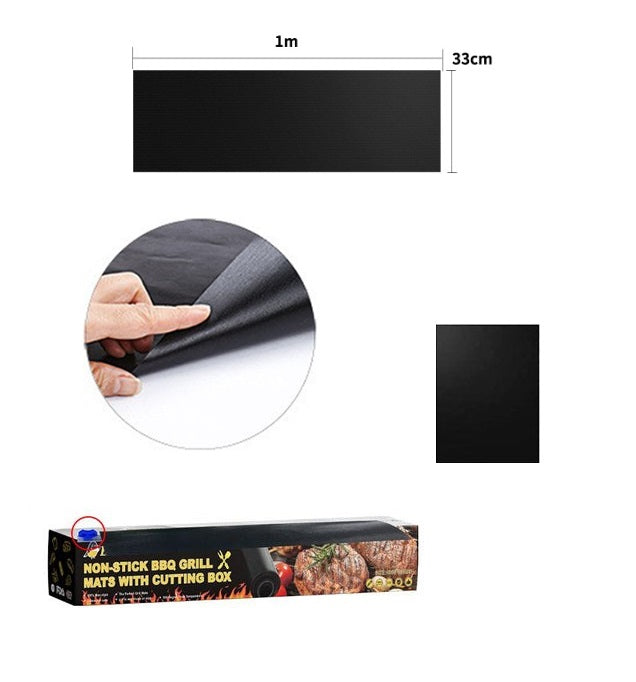 GrillMat auf dem Holzkohlegrill im Freien