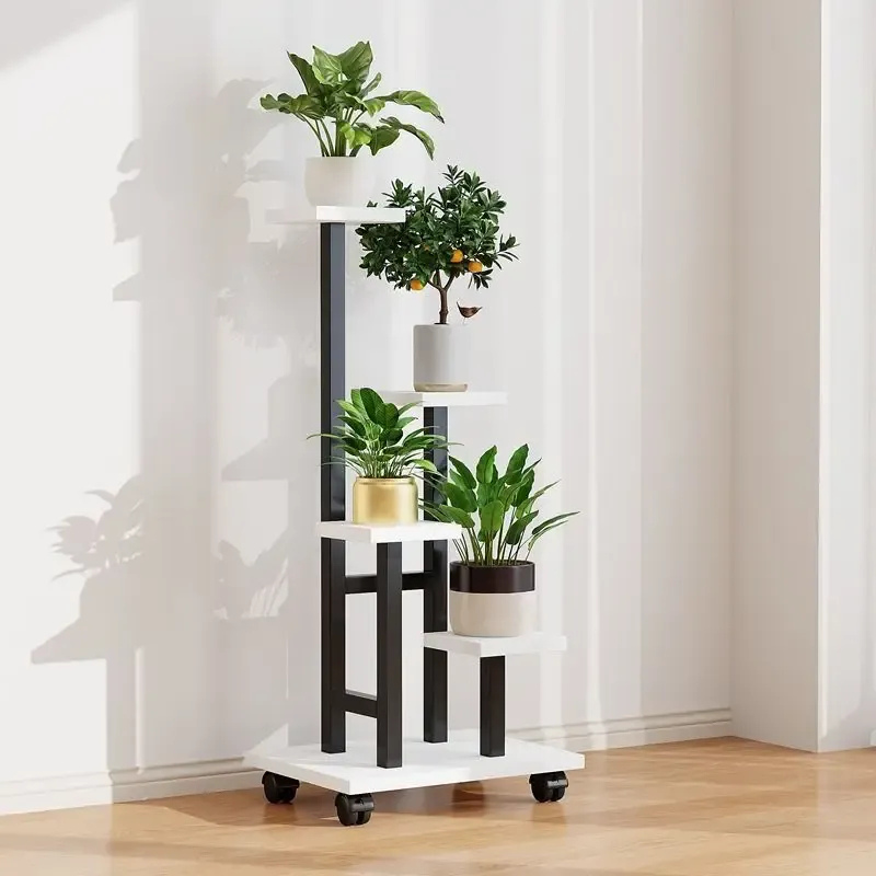 PlantStand Pflanzenständer in Weiß/Schwarz im Wohnbereich
