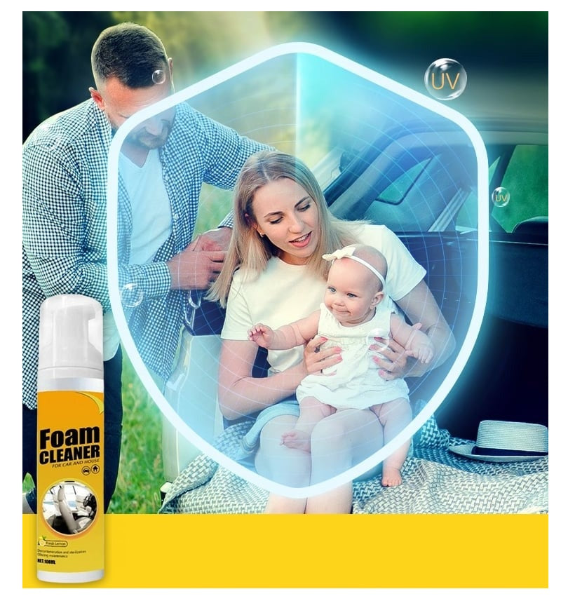 Familie nutzt FoamCleaner sicher im Auto