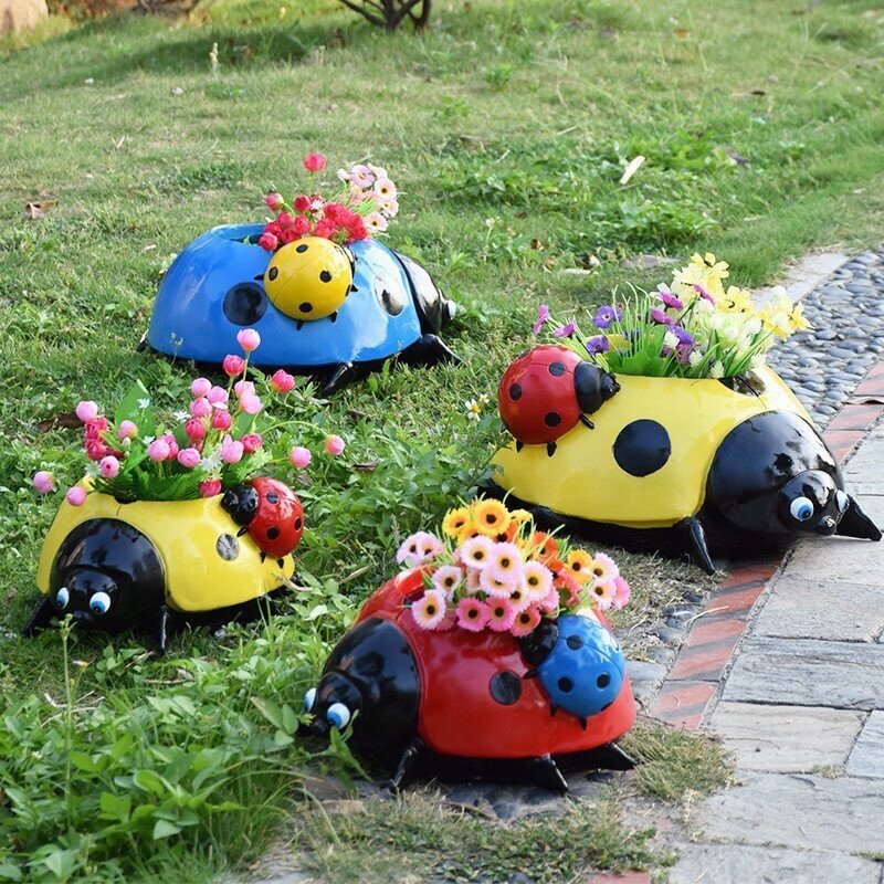 LadybugPot – Bunter Blumentopf mit Drainagesystem