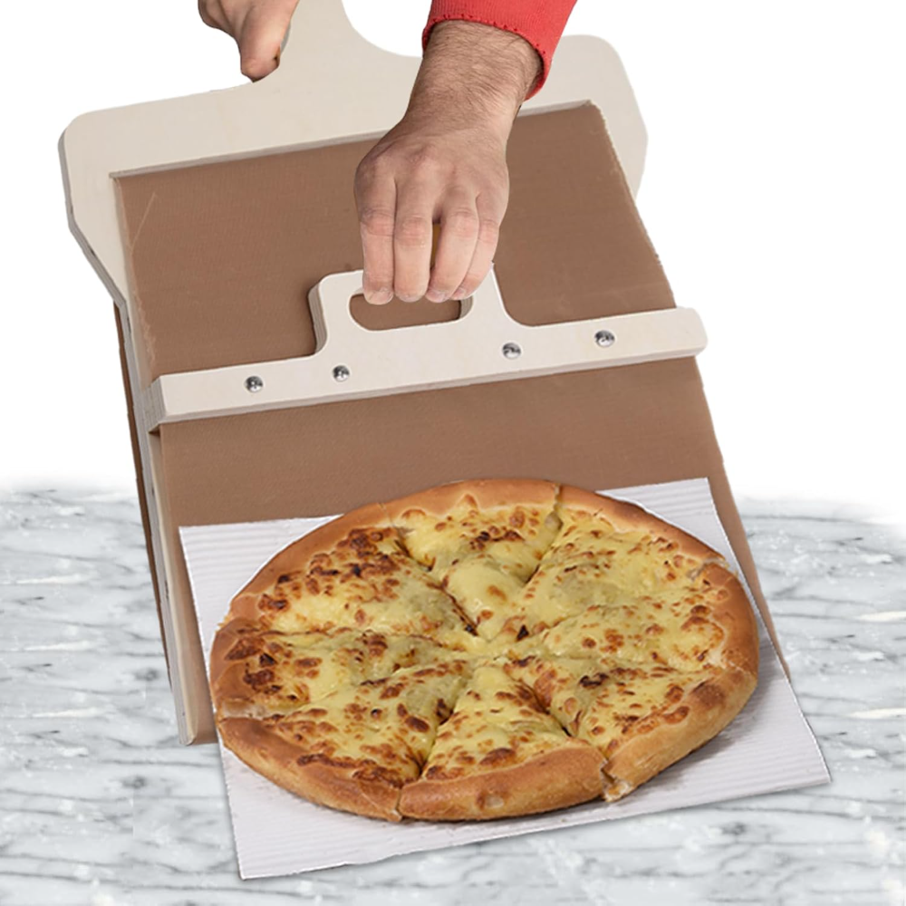 PizzaPeel im Einsatz am Backofen
