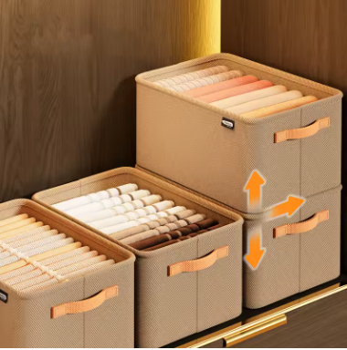Kleiderorganizer im Schrank — Draufsicht