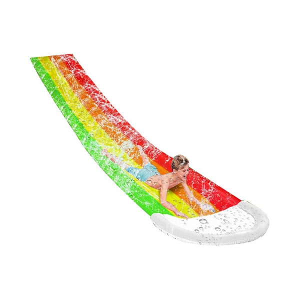 WaterSlide Kind rutscht lachend durchs Wasser