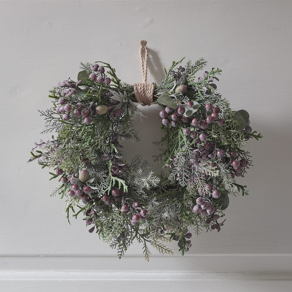 Herzkranz beleuchtet mit lila Beeren – 40 cm