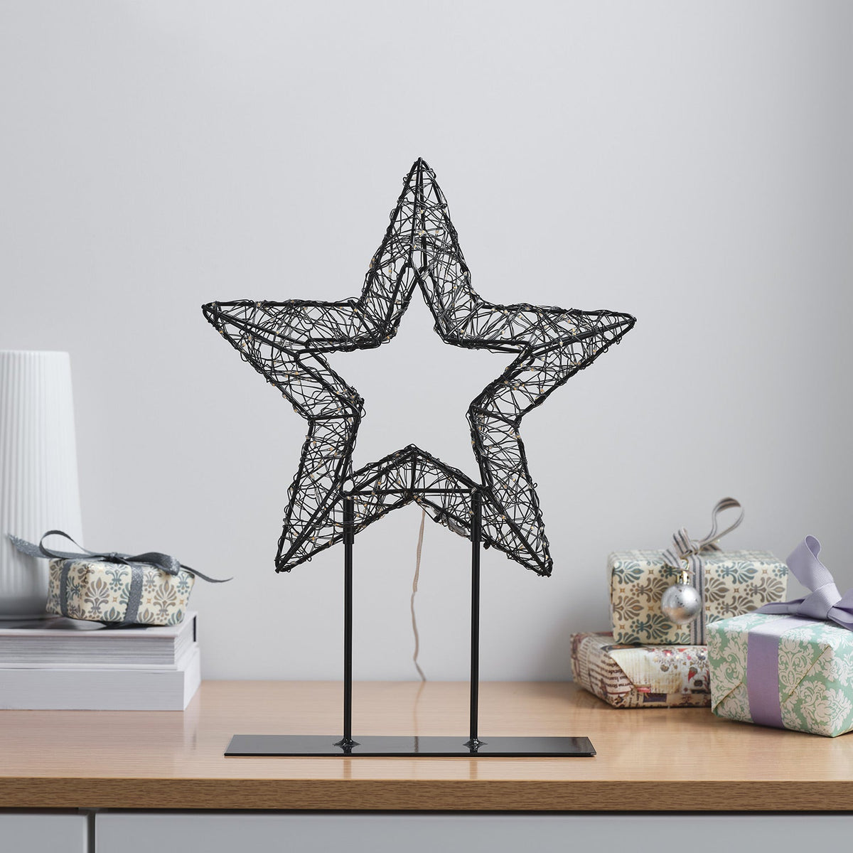 Micro-LED-Stern aus Draht mit Standfuß