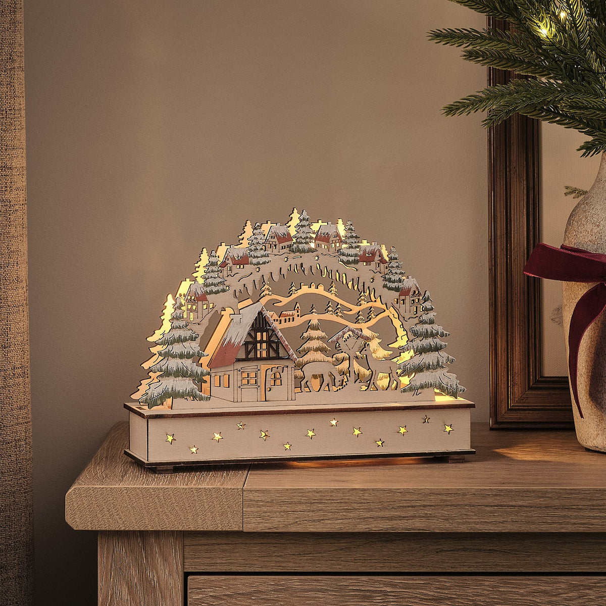 LED-Weihnachtsdorf aus Holz mit Rentieren