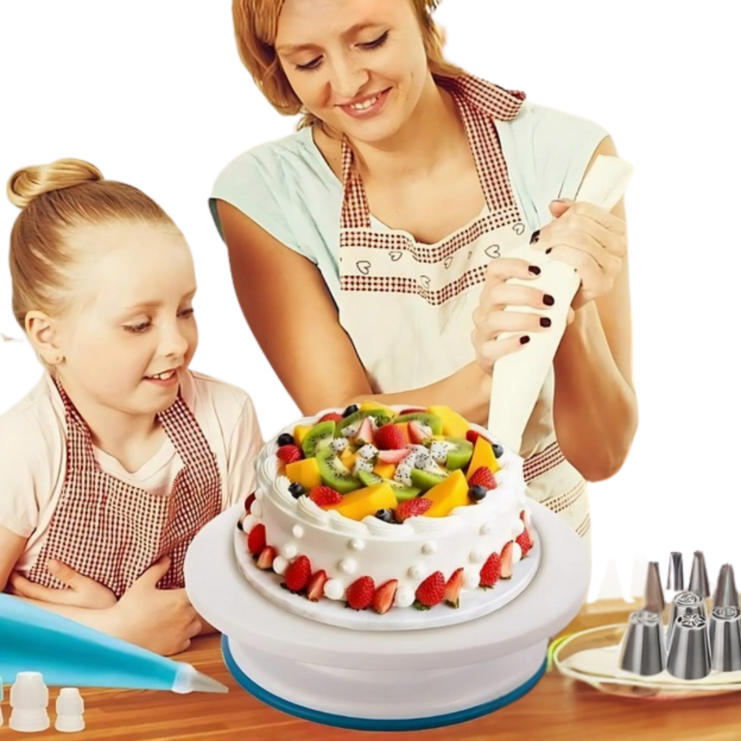 Frau spritzt mit Spritzbeutel und Edelstahl-Tülle Sahne auf eine Geburtstagstorte