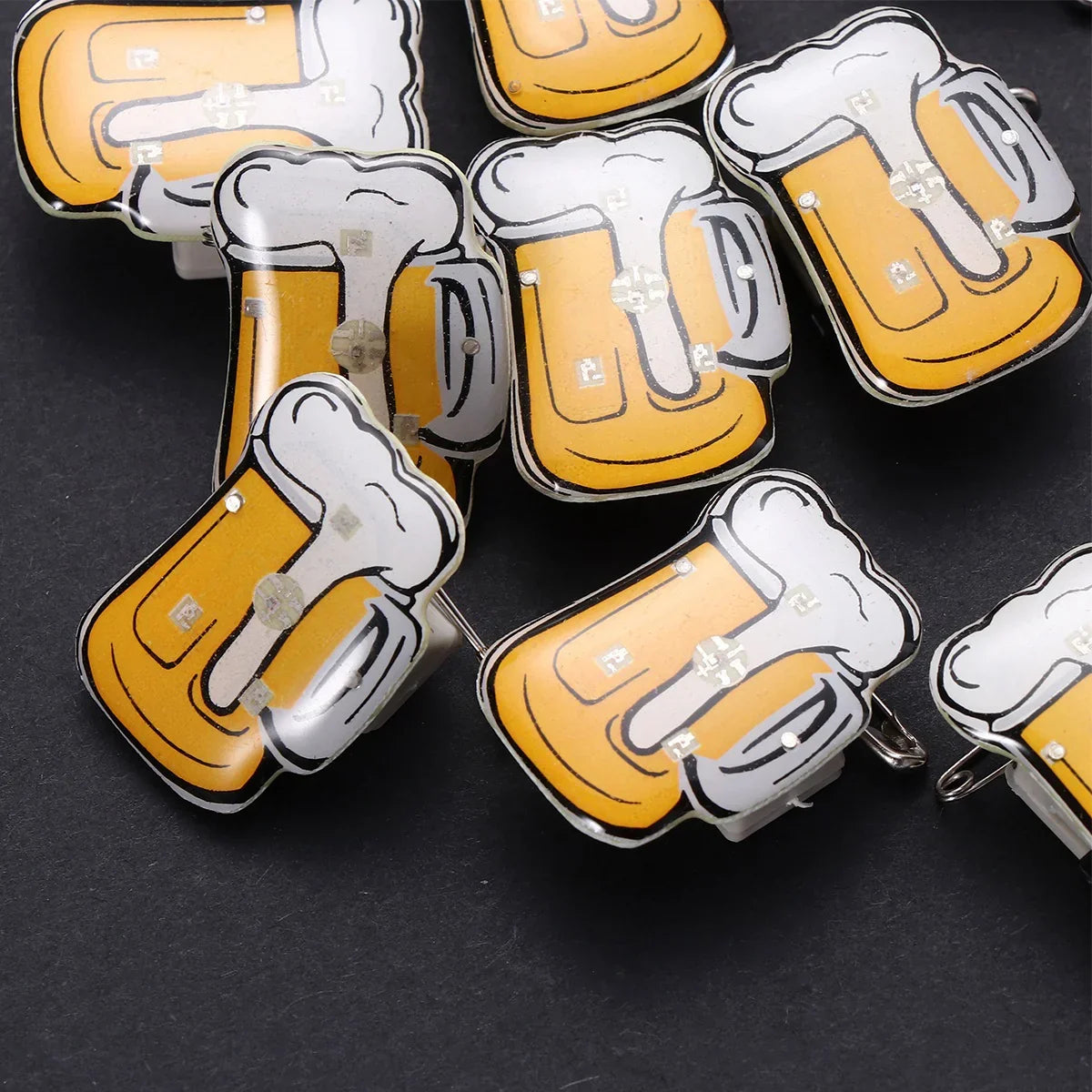Oktoberfest LED Anstecknadeln Bierkrug, Leuchtende Pins