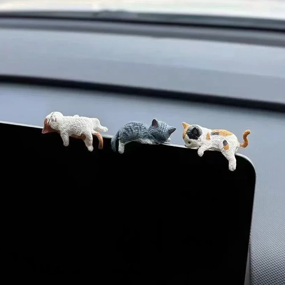 DeskFigurines – Minimalist Cat Figurines for the Office