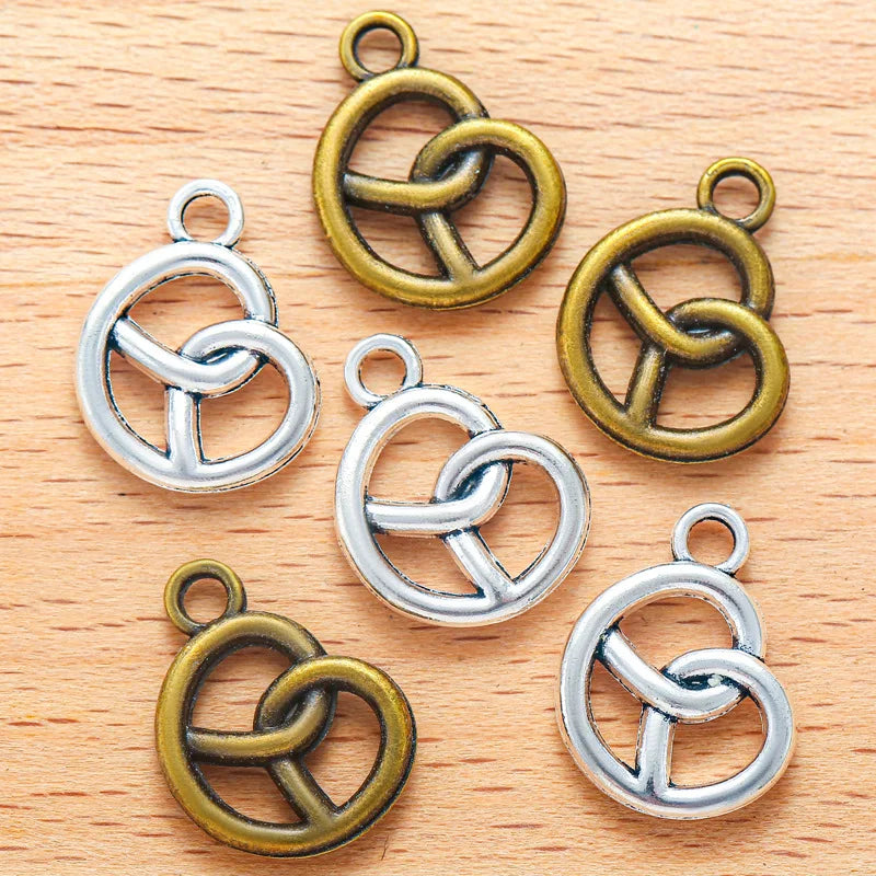 Oktoberfest Mini Brezel-Anhänger, DIY-Schmuck 30 Stück