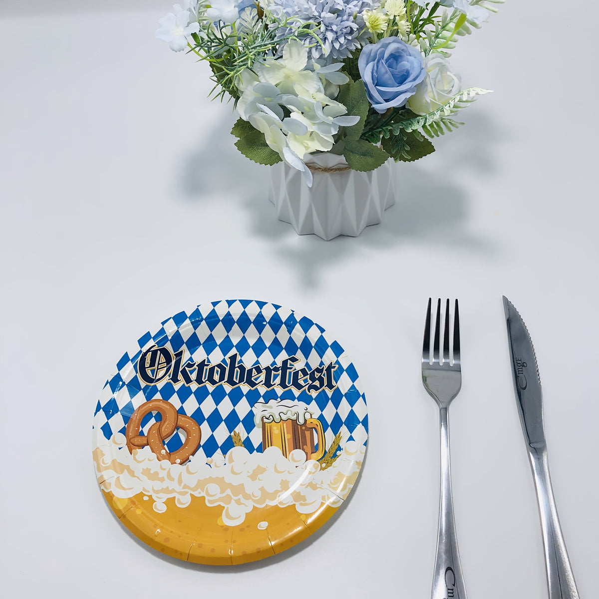 Oktoberfest Papier Teller-Set, Bayerisches Rautenmuster