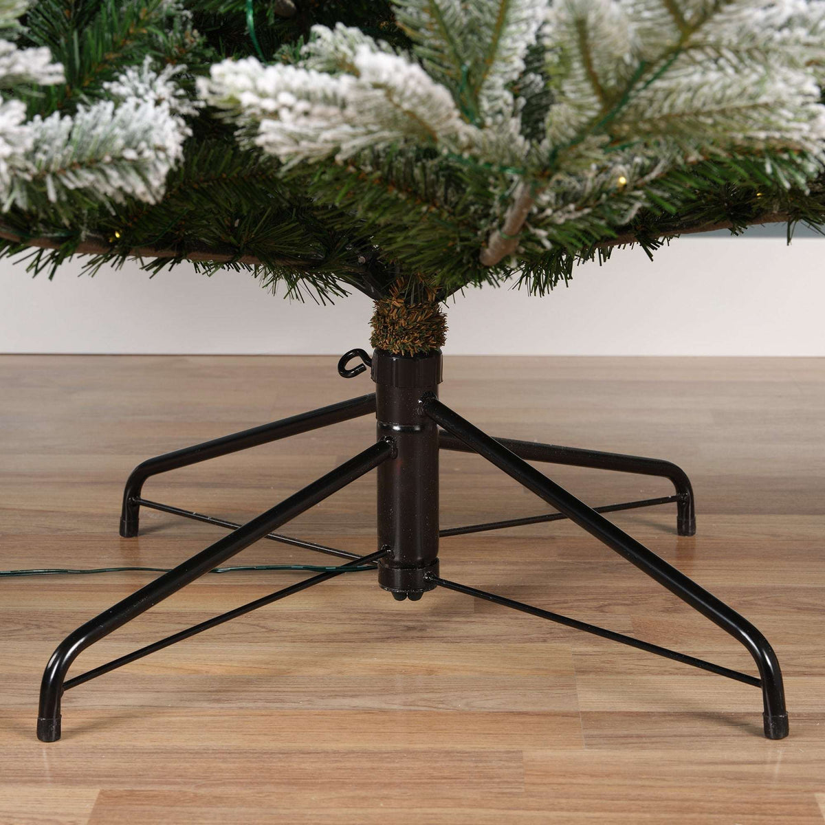 Premium Tanne "Grandis Fir" verschneit mit warmweißer Beleuchtung – 240 cm