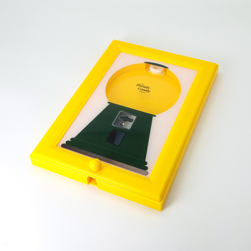 TreatFrame – Wandmontierter Süßigkeiten-Rahmen