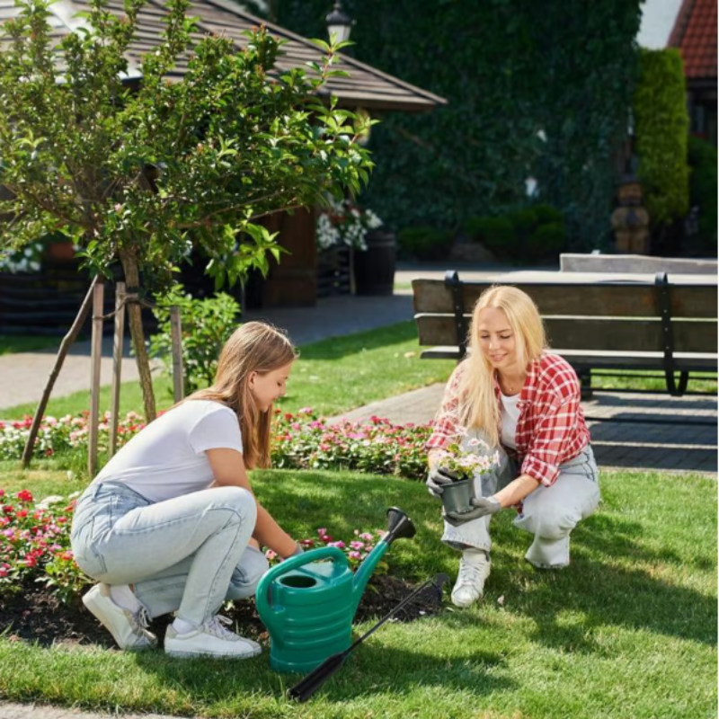 WeedRemover Anwendung im Blumenbeet