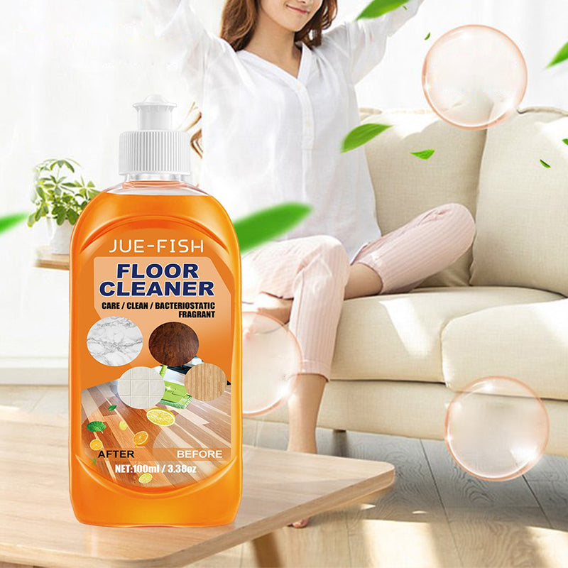 FloorCleaner Flasche auf Wohnzimmertisch, frische Raumatmosphäre nach der Reinigung