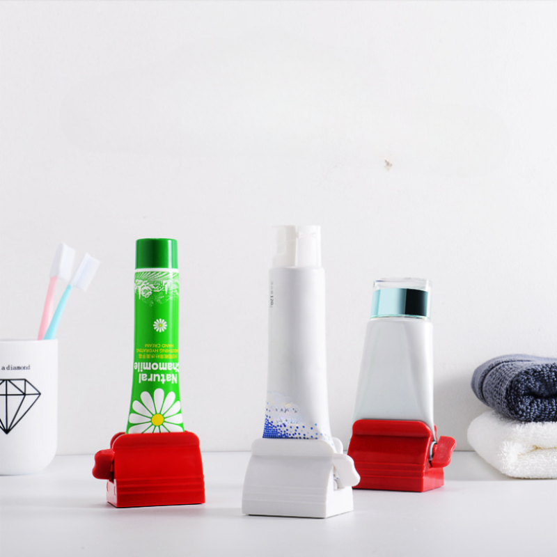 ToothpasteRoller im Badezimmer am Waschbecken