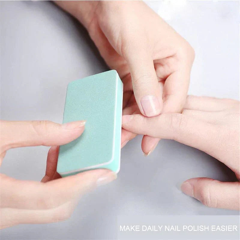PolishingBlock wird an der Fingernagelkante angewendet