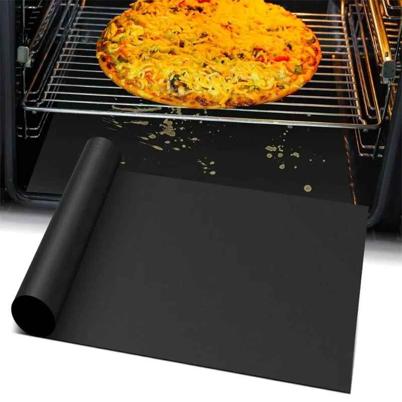 Grillmatte wird nach dem Gebrauch gereinigt