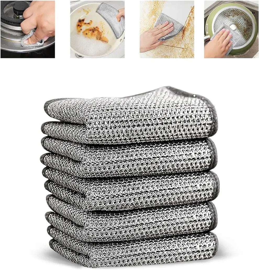 Bildcollage aus vier Anwendungsszenen und einem Stapel gefalteter ScrubPad-Tücher