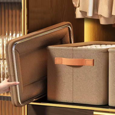 Kleiderorganizer mit Pullover — Nutzungsansicht
