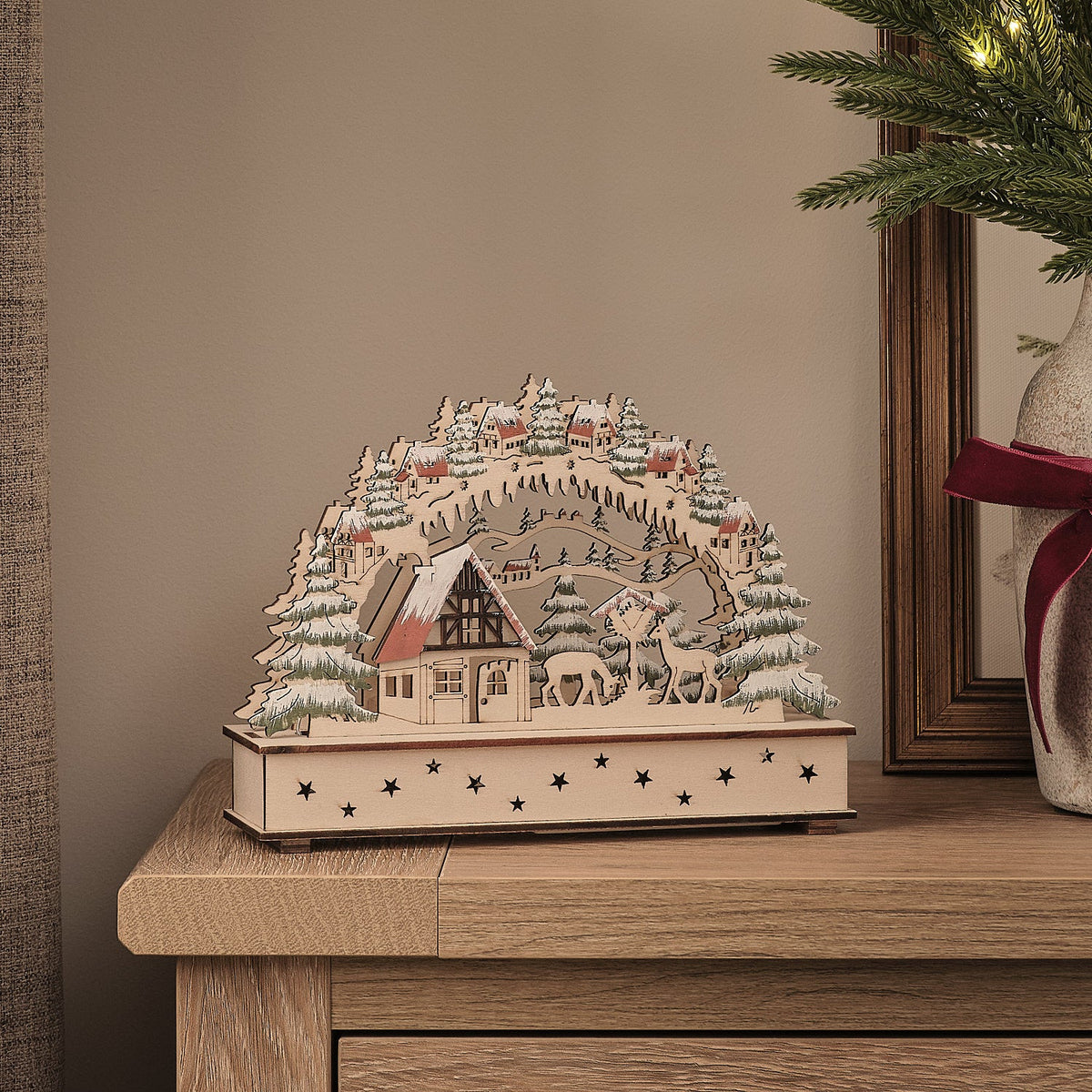 LED-Weihnachtsdorf aus Holz mit Rentieren