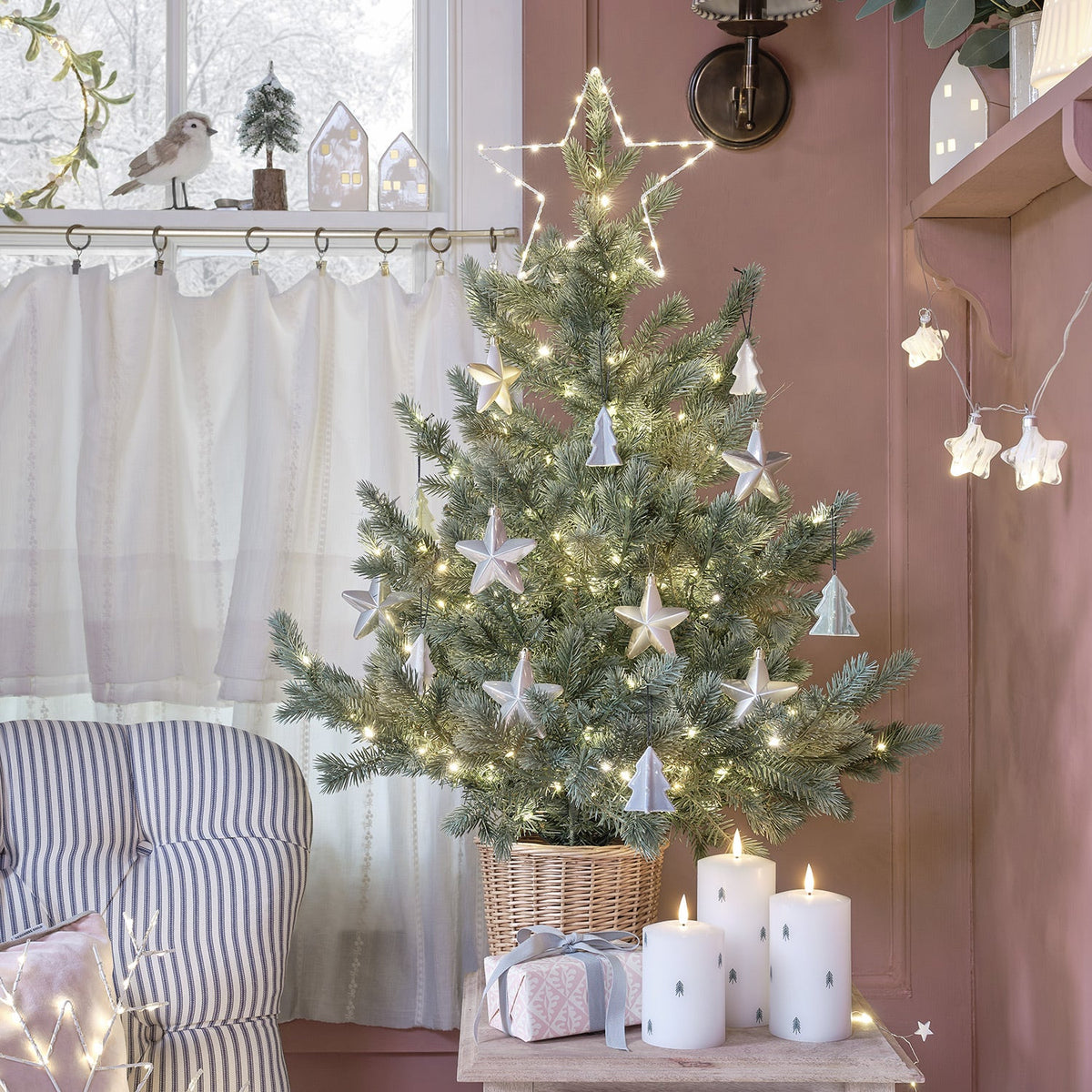 LED Weihnachtsbaum im Rattan-Korb – Bicolor 90cm