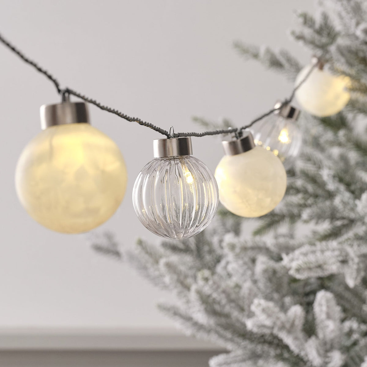 LED-Lichterkette Weihnachtsbaumkugeln warmweiß – 25er