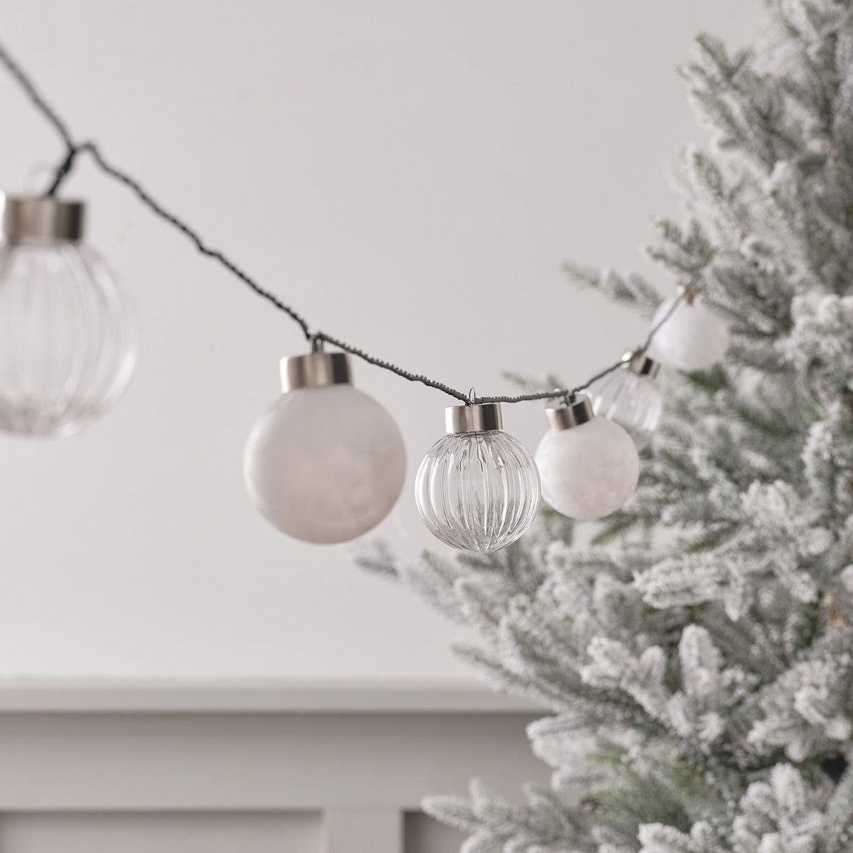LED-Lichterkette Weihnachtsbaumkugeln warmweiß – 25er