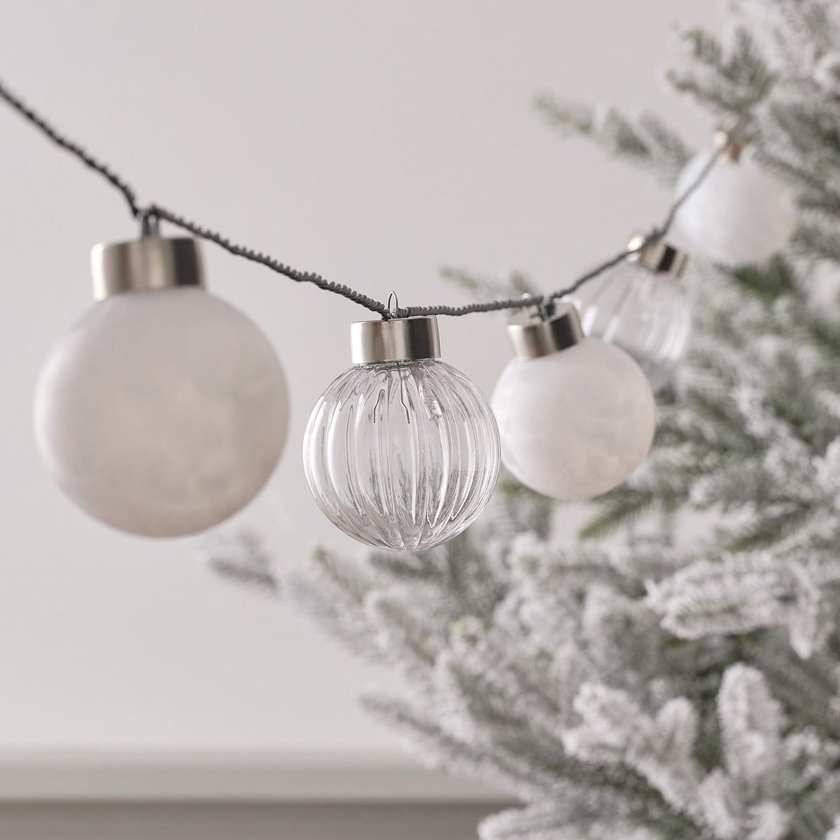 LED-Lichterkette Weihnachtsbaumkugeln warmweiß – 25er