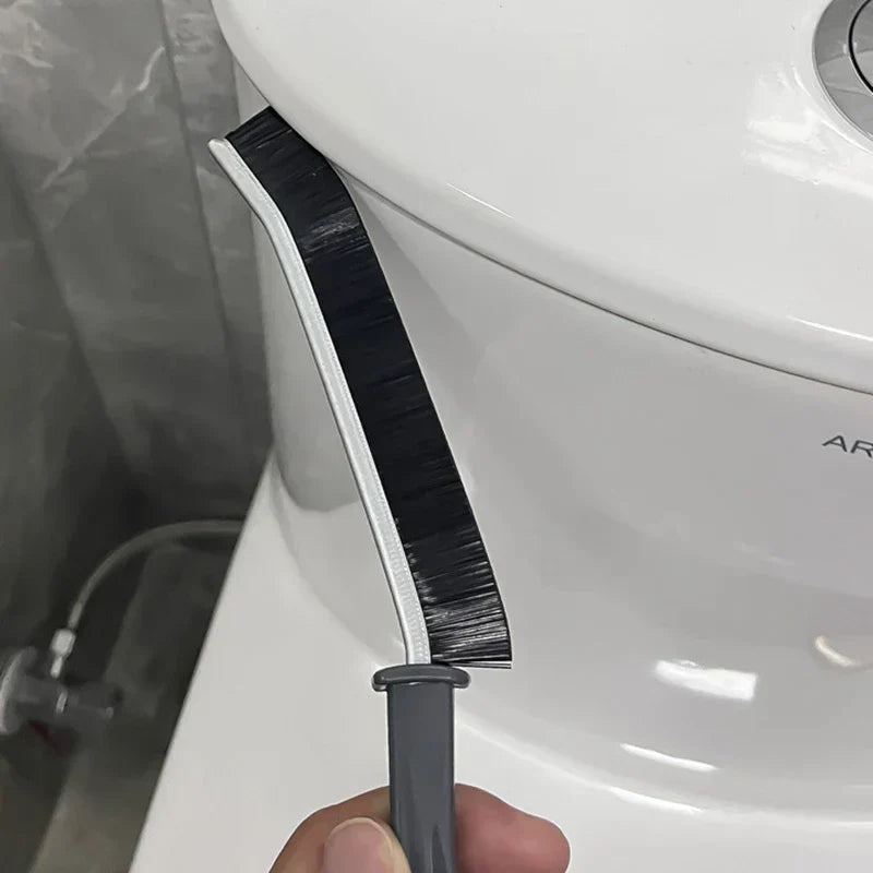 EasyReach Eckenbürste reinigt schwer zugängliche Ecke an einer Toilette