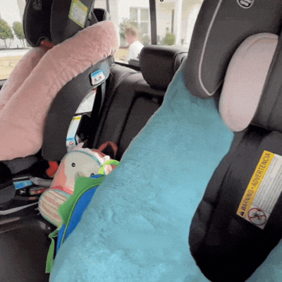 TravelPillow Nackenkissen im Einsatz im Auto
