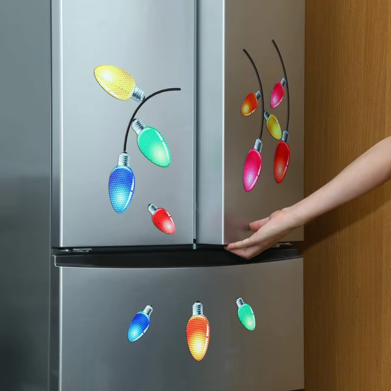 BulbMagnet bunte Glühbirnen-Magnete am Kühlschrank angebracht