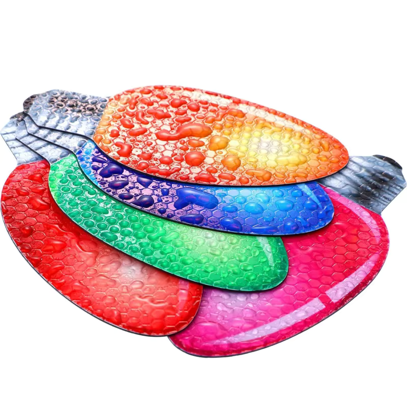 Nahaufnahme von vier reflektierenden BulbMagnet Glühbirnen-Magneten in Rot, Gelb, Blau und Pink