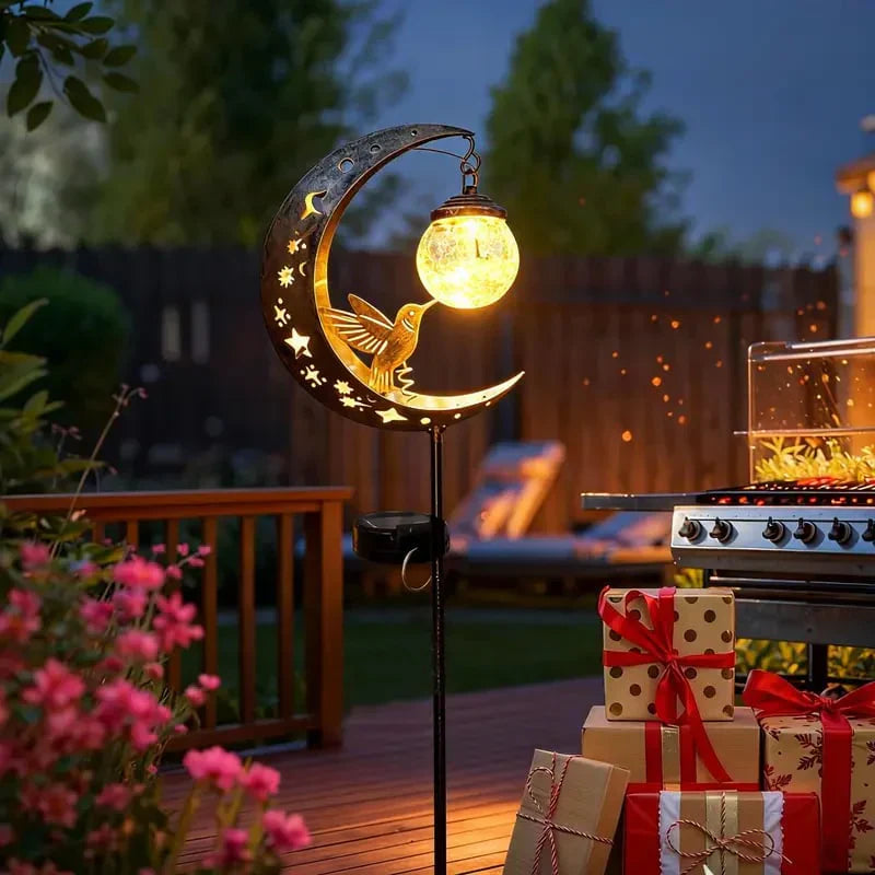 SolarBird – Solarbetriebene Halbmond-Gartenleuchte mit Vogeldesign
