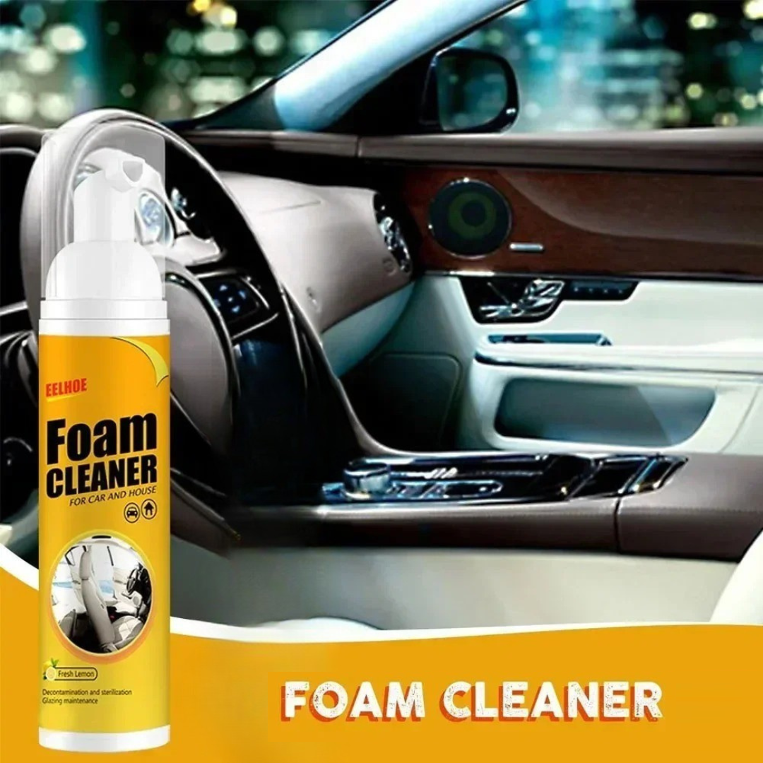 FoamCleaner im Einsatz im Fahrzeuginnenraum bei Nacht