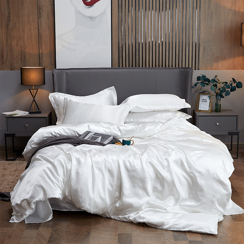 SatinSheet – Glänzendes Satin-Bettwäsche-Set